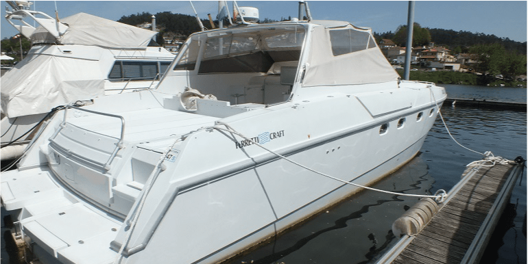 Ferretti Altura 47 1990 iç mekan 2