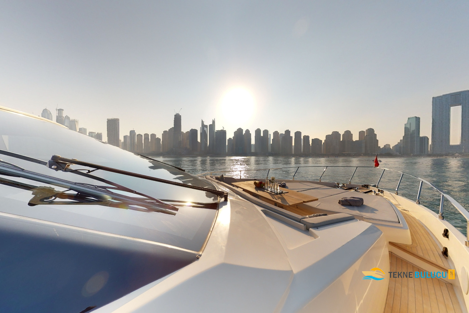 Ferretti 780 2019 iç mekan 1