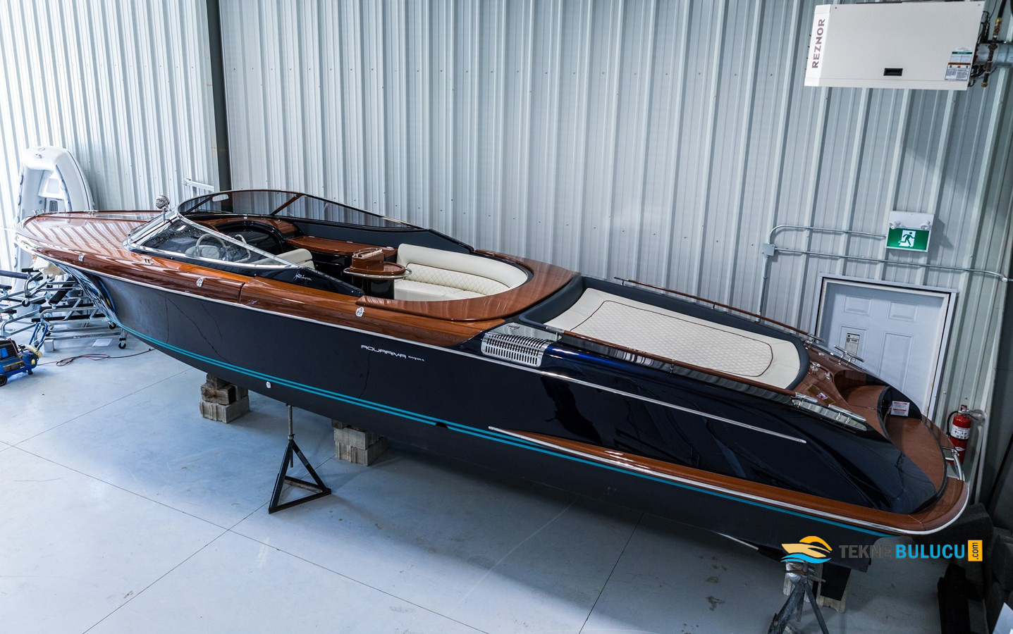 Riva Aquariva Super 33 2020 iç mekan 1