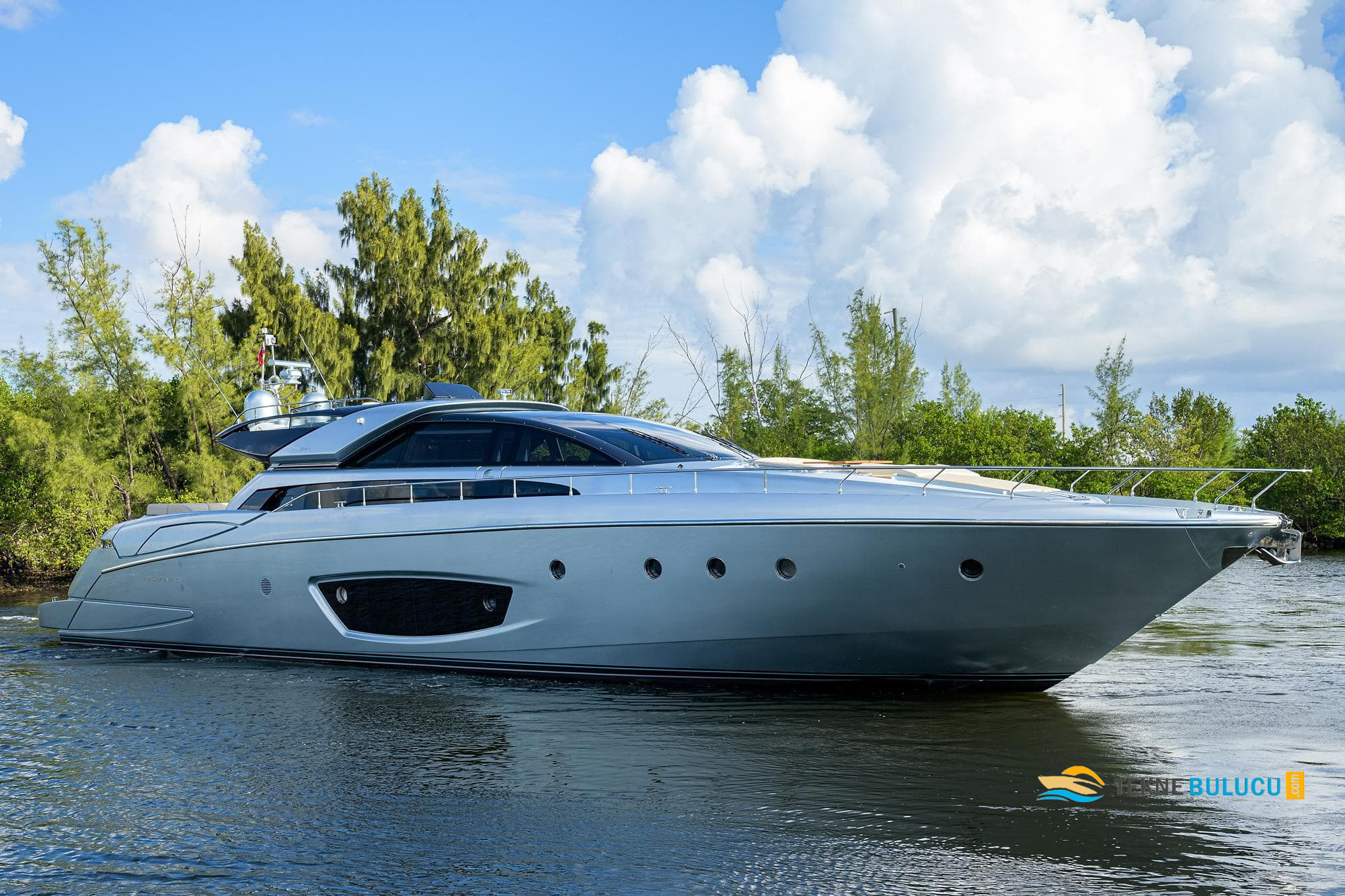 Riva Domino 86 2012 iç mekan 1
