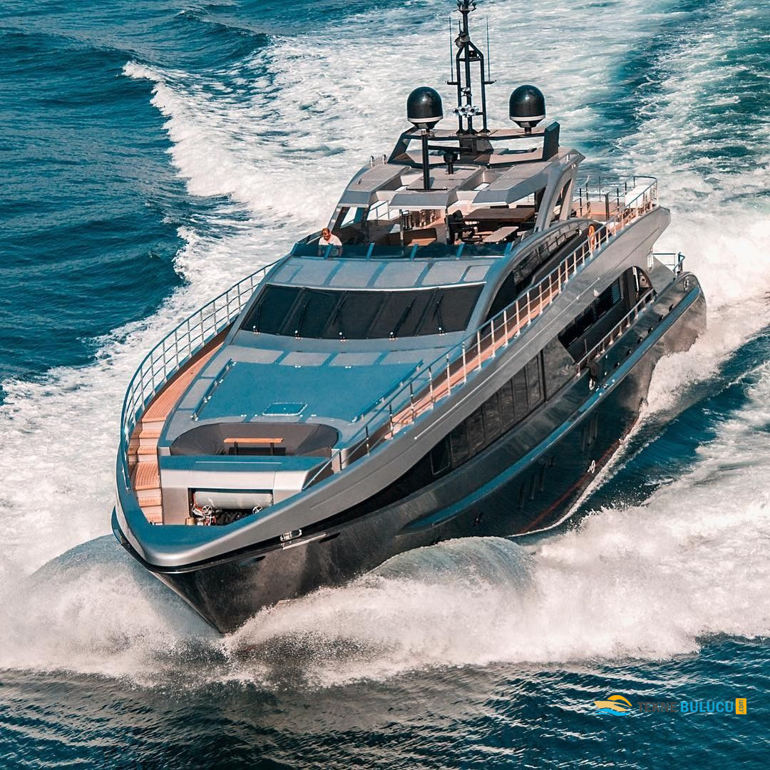Riva Mythos 122 2017 iç mekan 1