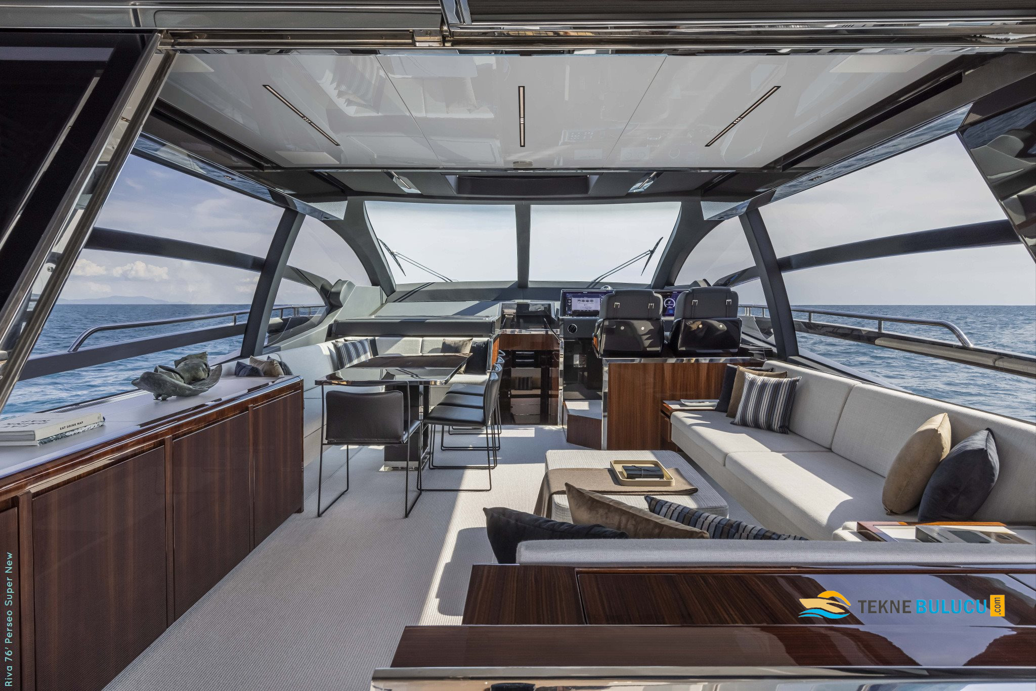 Riva 76 Perseo 2018 iç mekan 1