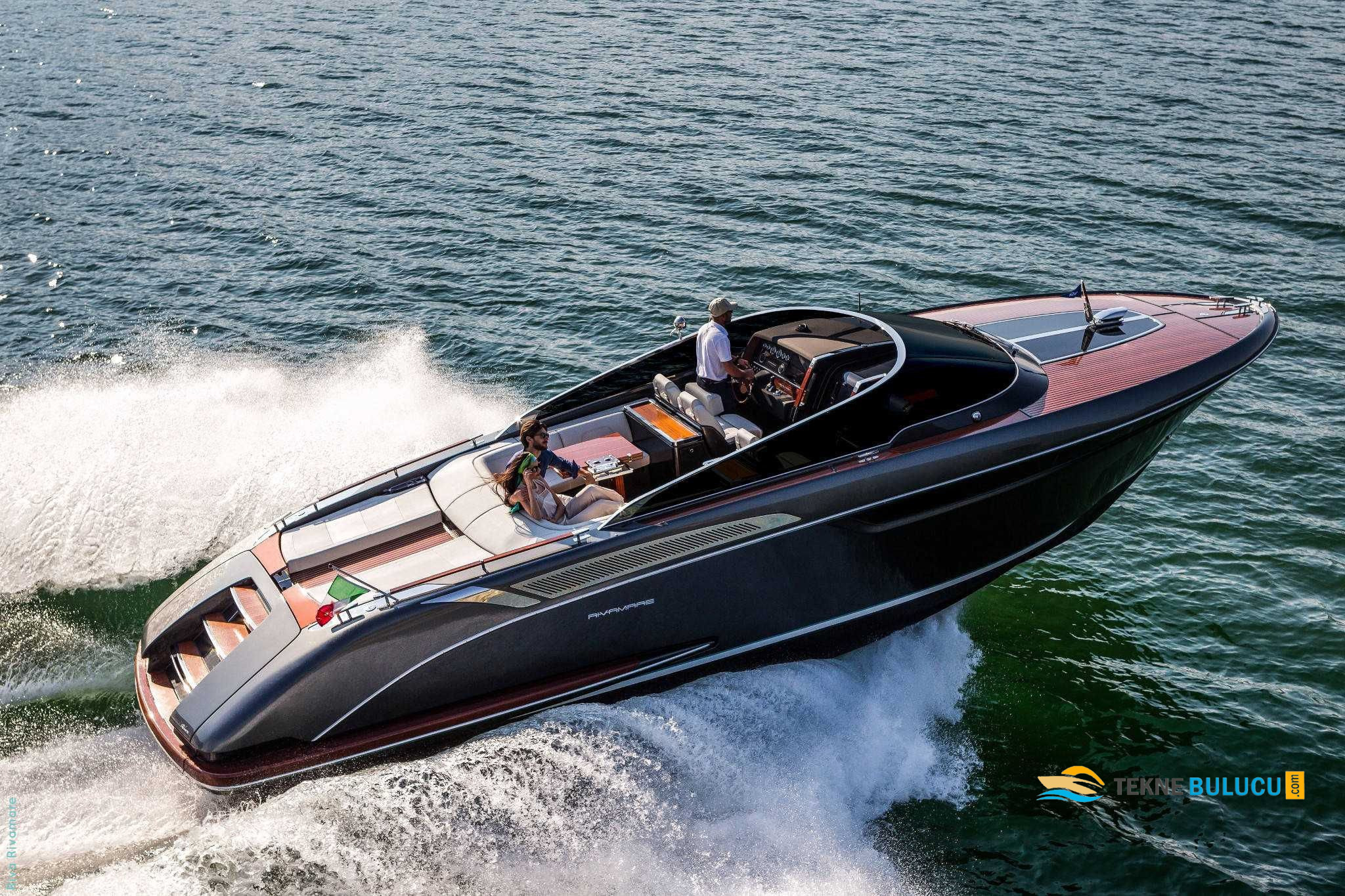 Riva Rivamare 38 2022 iç mekan 1