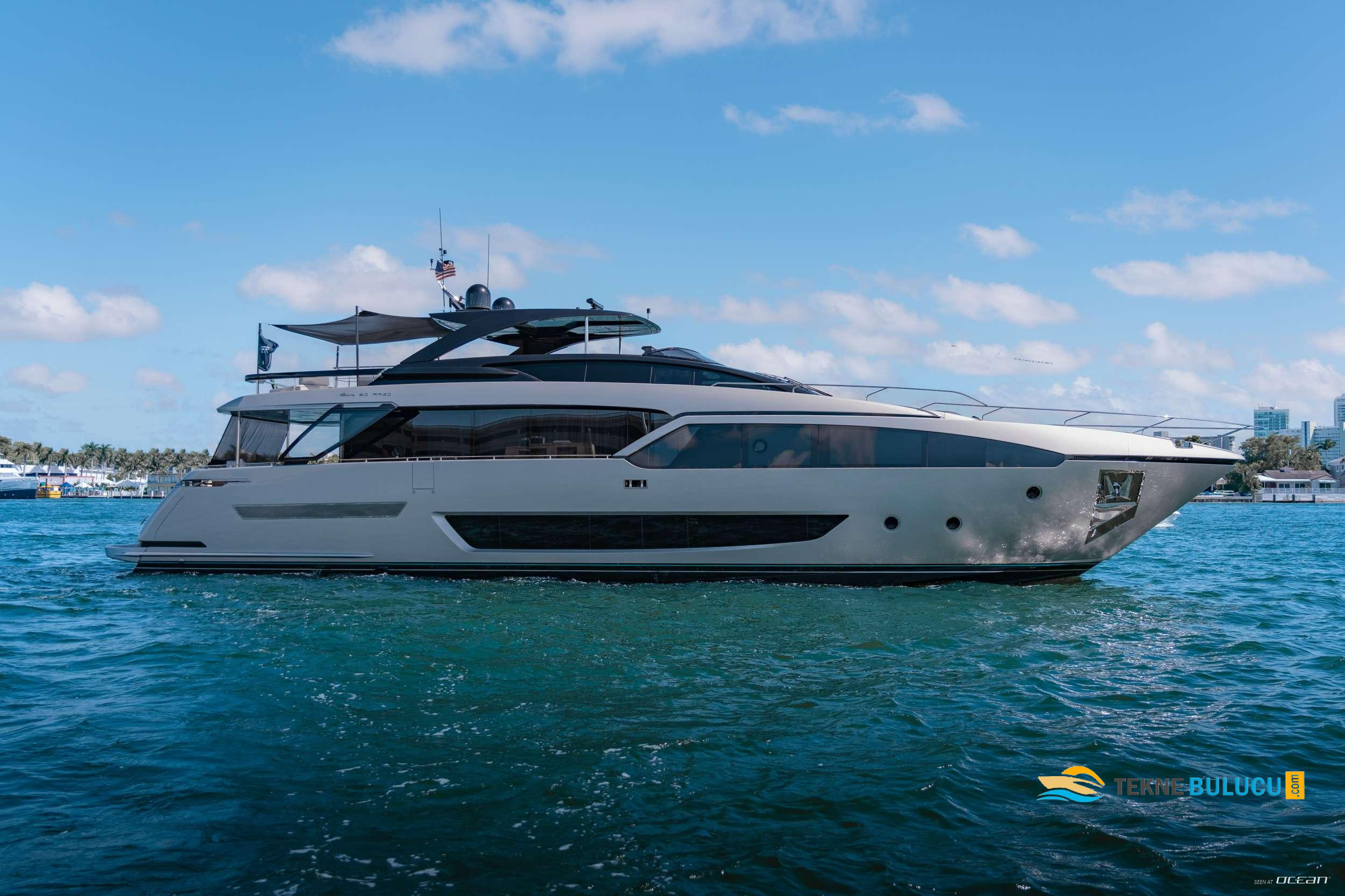 Riva 90 Argo 2023 iç mekan 1