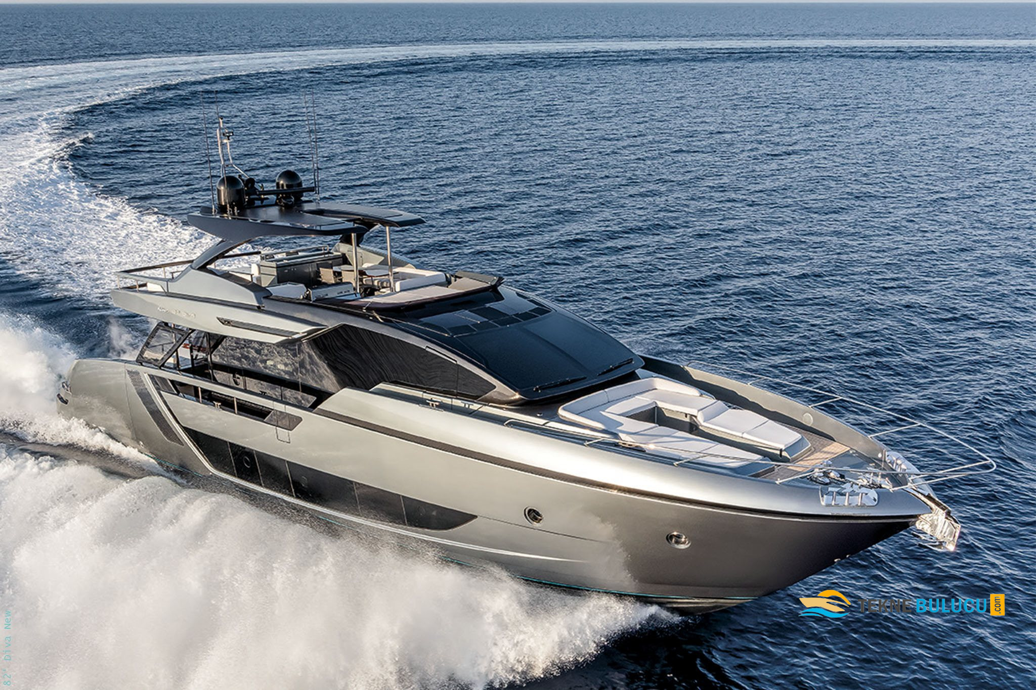 Riva 82 Diva 2025 iç mekan 1