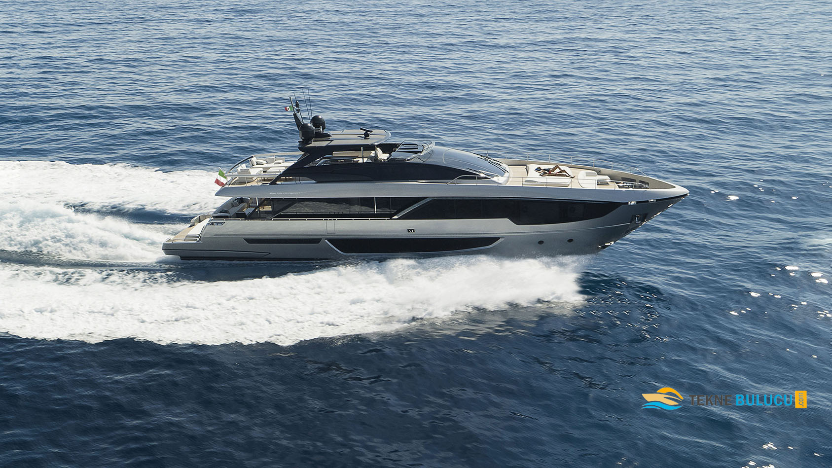 Riva 102 Corsaro Super 2023 iç mekan 1