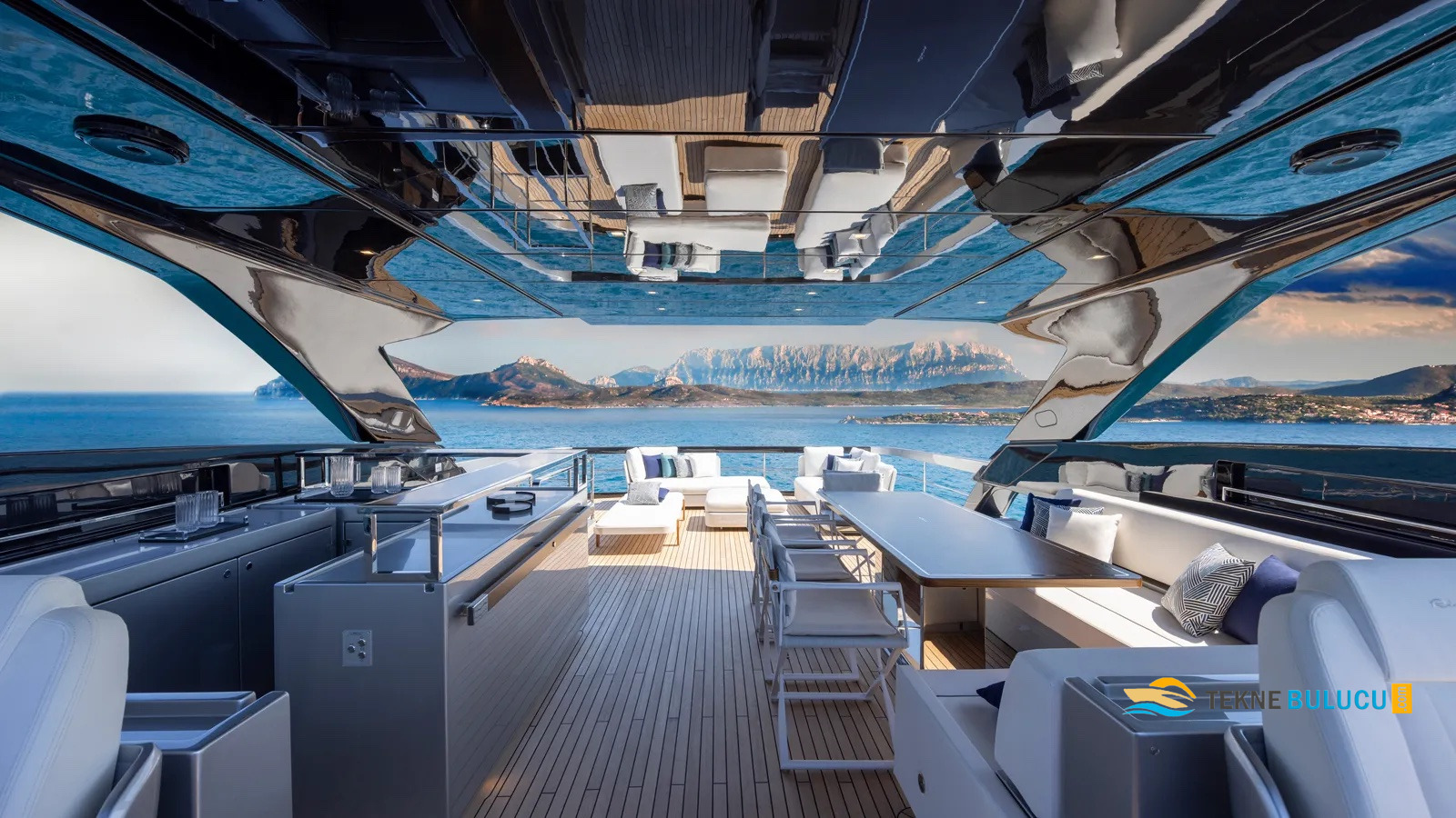 Riva 102 Corsaro Super 2024 iç mekan 1