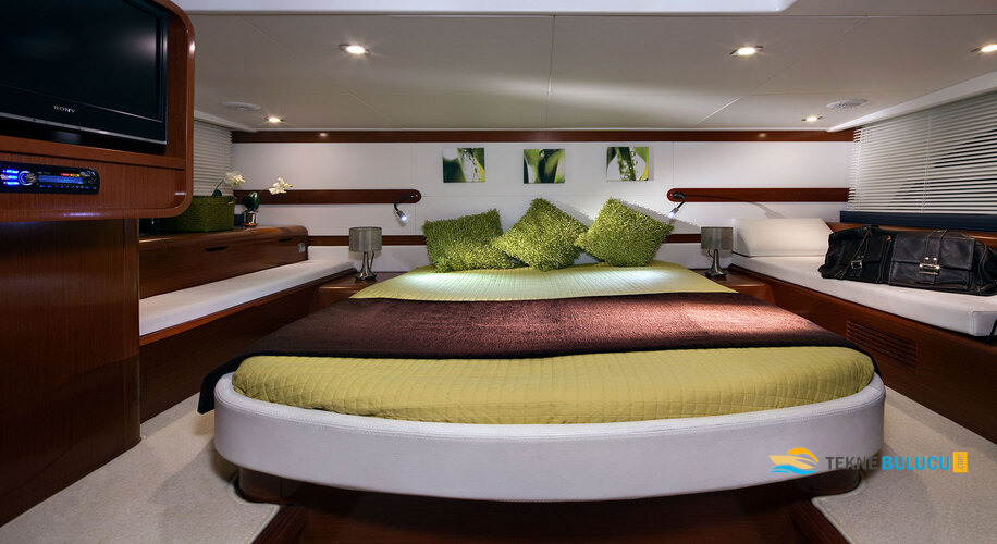 Beneteau Monte Carlo 42 2013 iç mekan 1