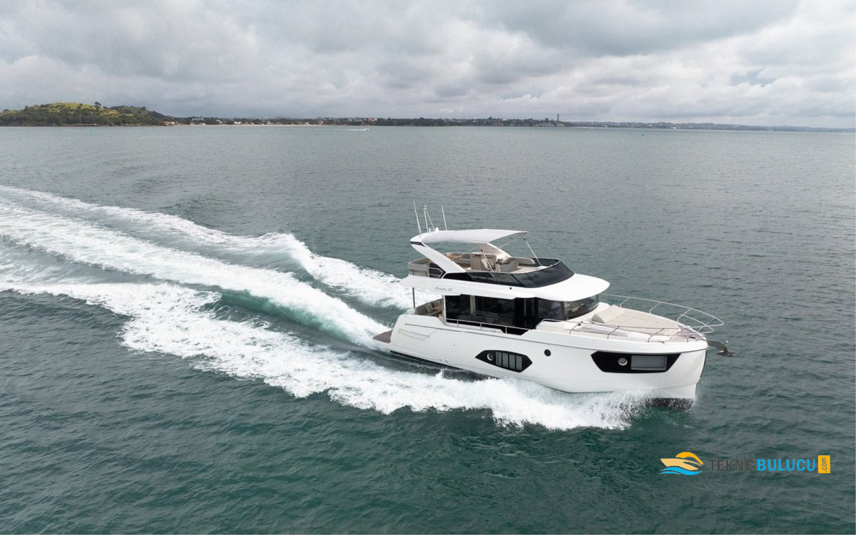 Absolute Navetta 48 2017 iç mekan 1