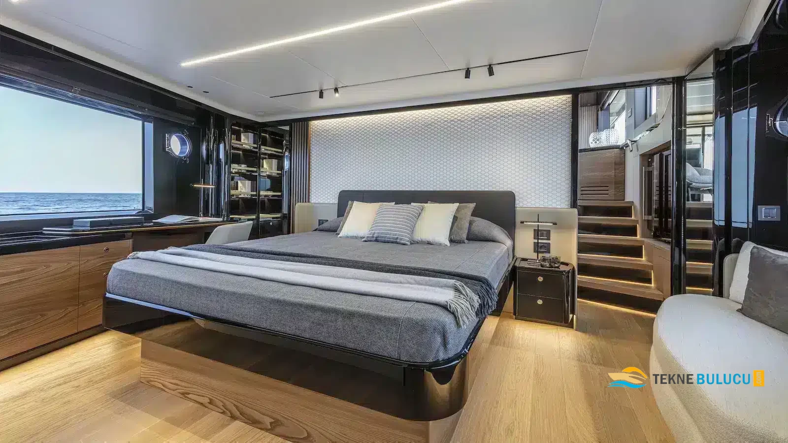 Absolute Navetta 64 2022 iç mekan 1