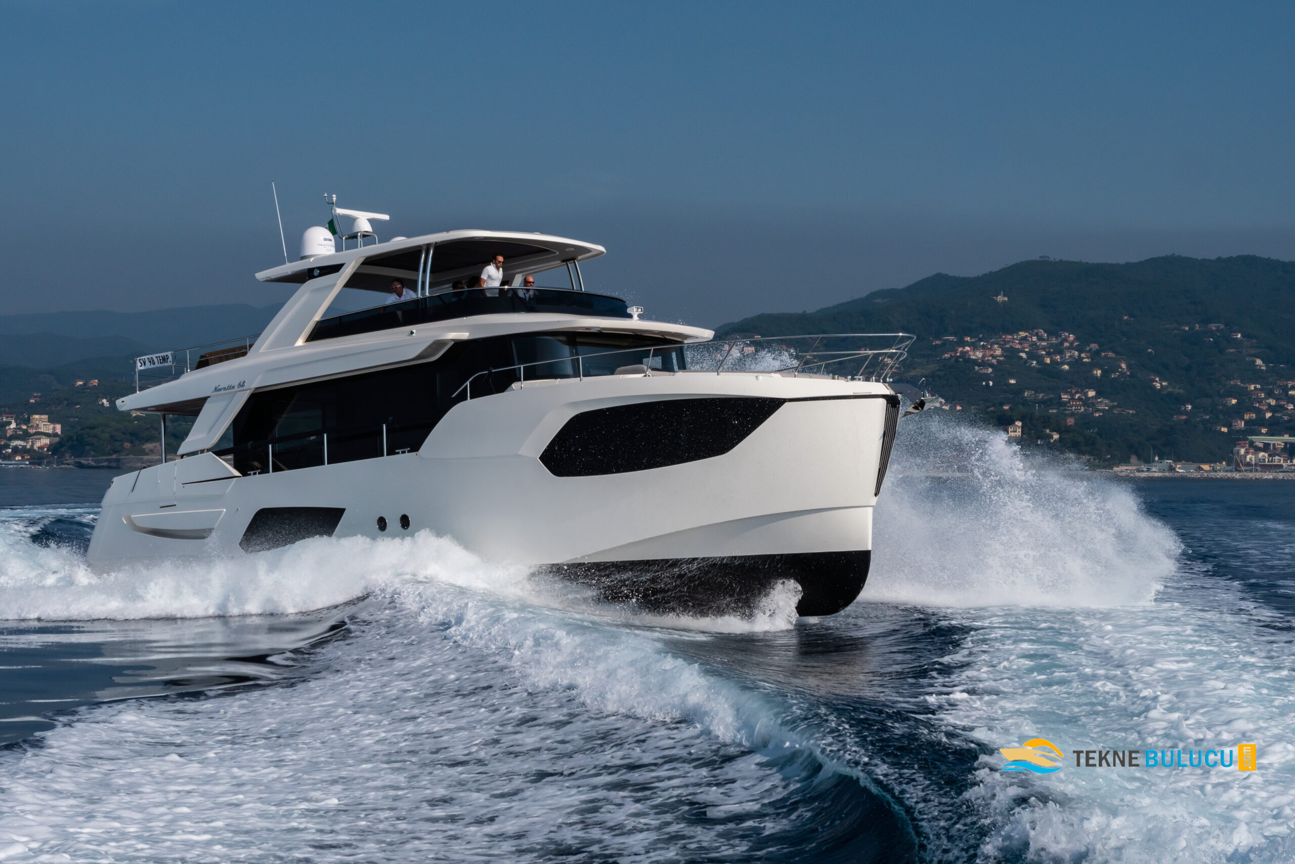Absolute Navetta 68 2022 iç mekan 1