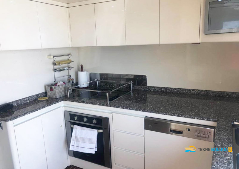 Falcon 86 2012 iç mekan 1