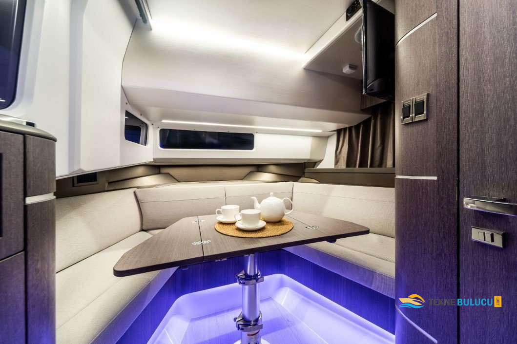 Galeon 325 GTO 2023 iç mekan 1