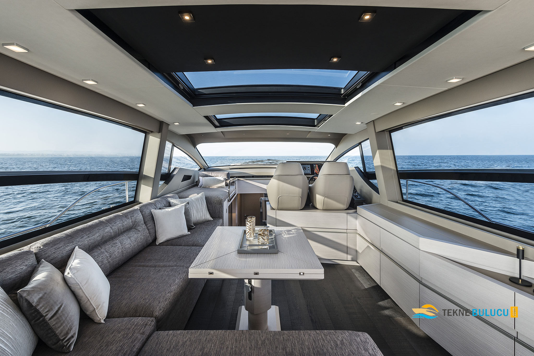 Pershing 7X 2023 iç mekan 1
