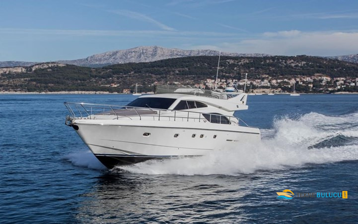 Ferretti 530 2004 iç mekan 1