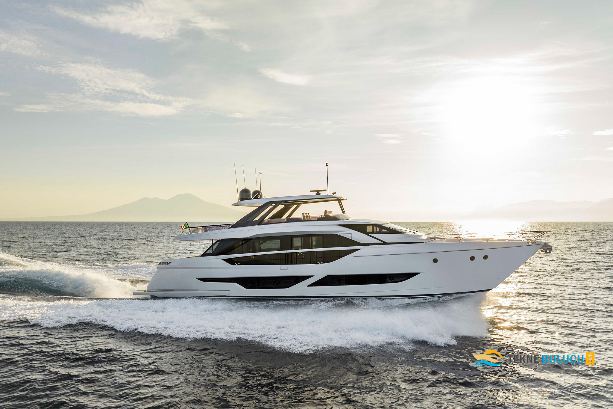 Ferretti 860 2022 iç mekan 2