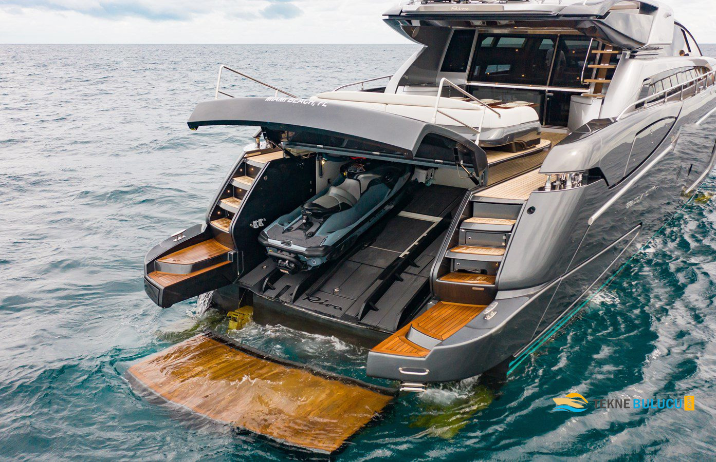 Riva 88 Domino Super 2016 iç mekan 2