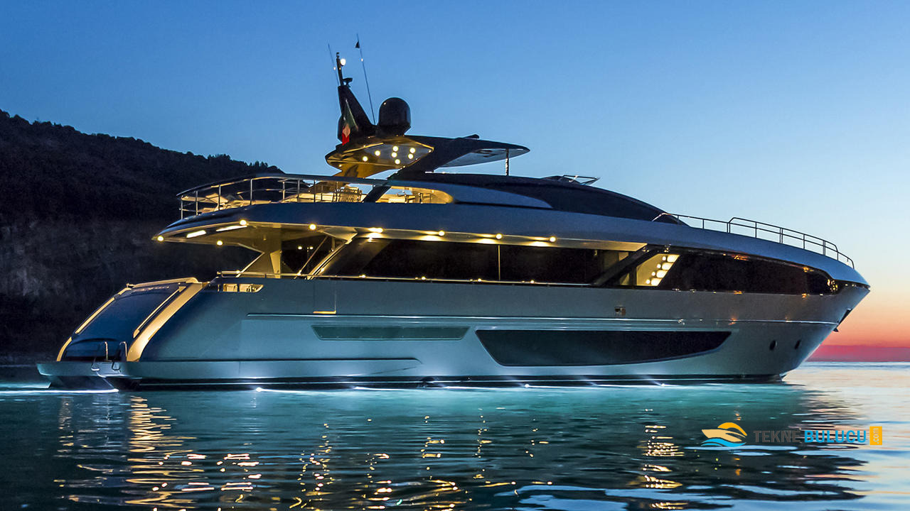 Riva 100 Corsaro 2022 iç mekan 2