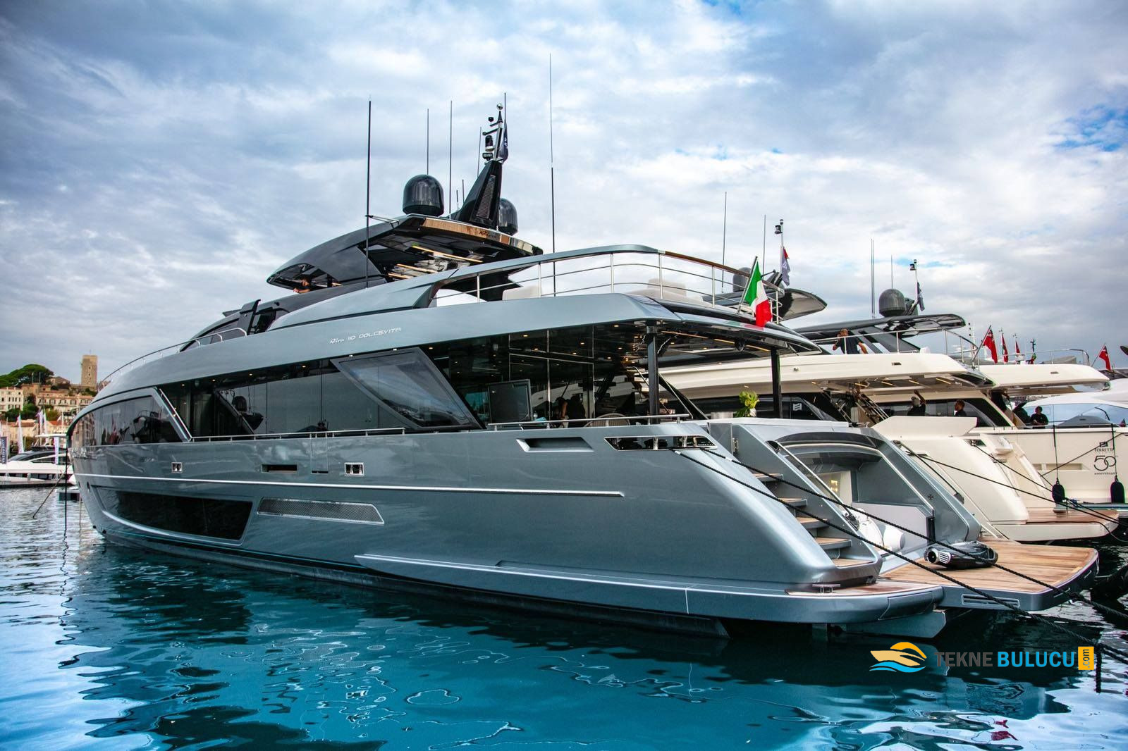 Riva 110 Dolcevita 2020 iç mekan 2