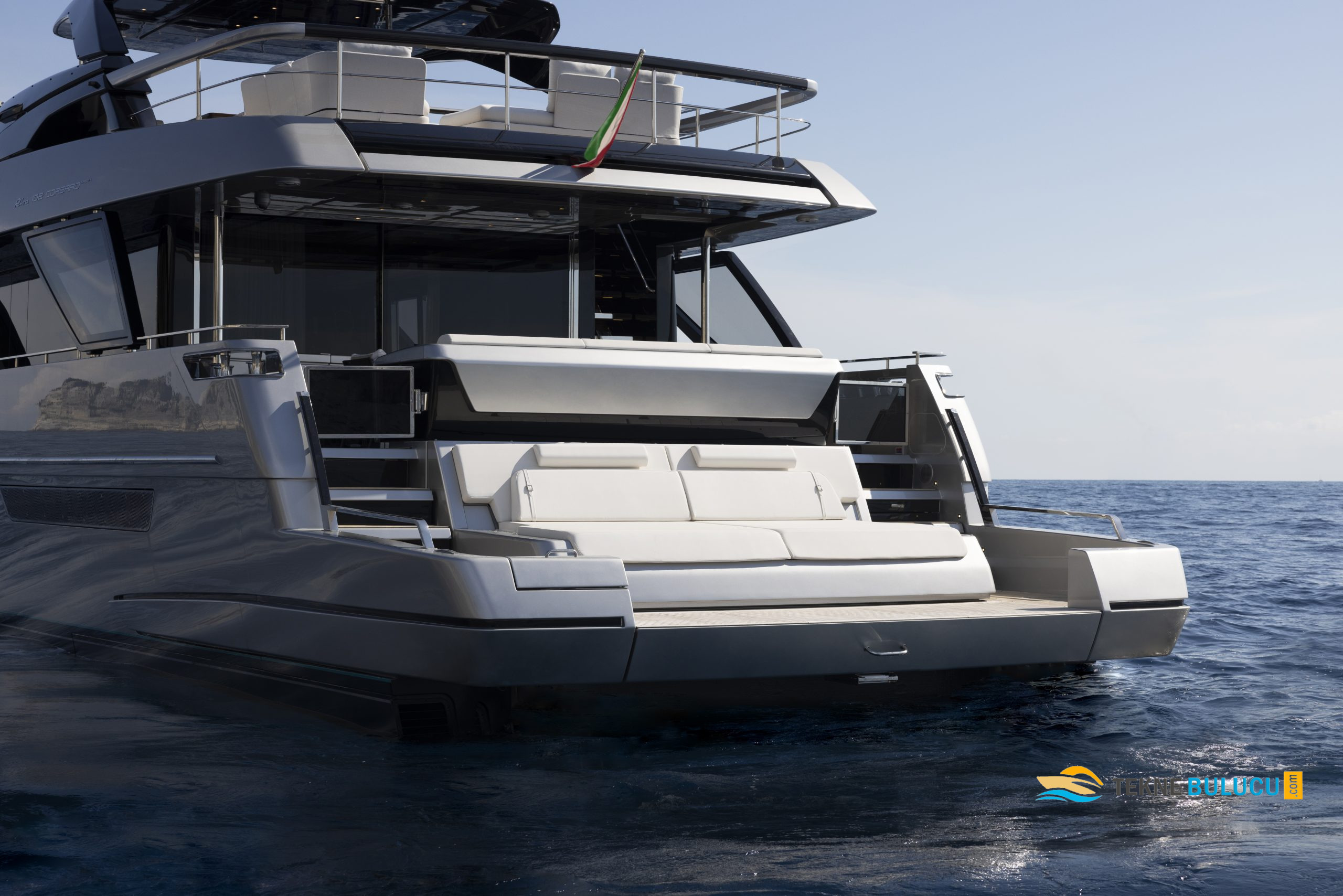 Riva 102 Corsaro Super 2026 iç mekan 2