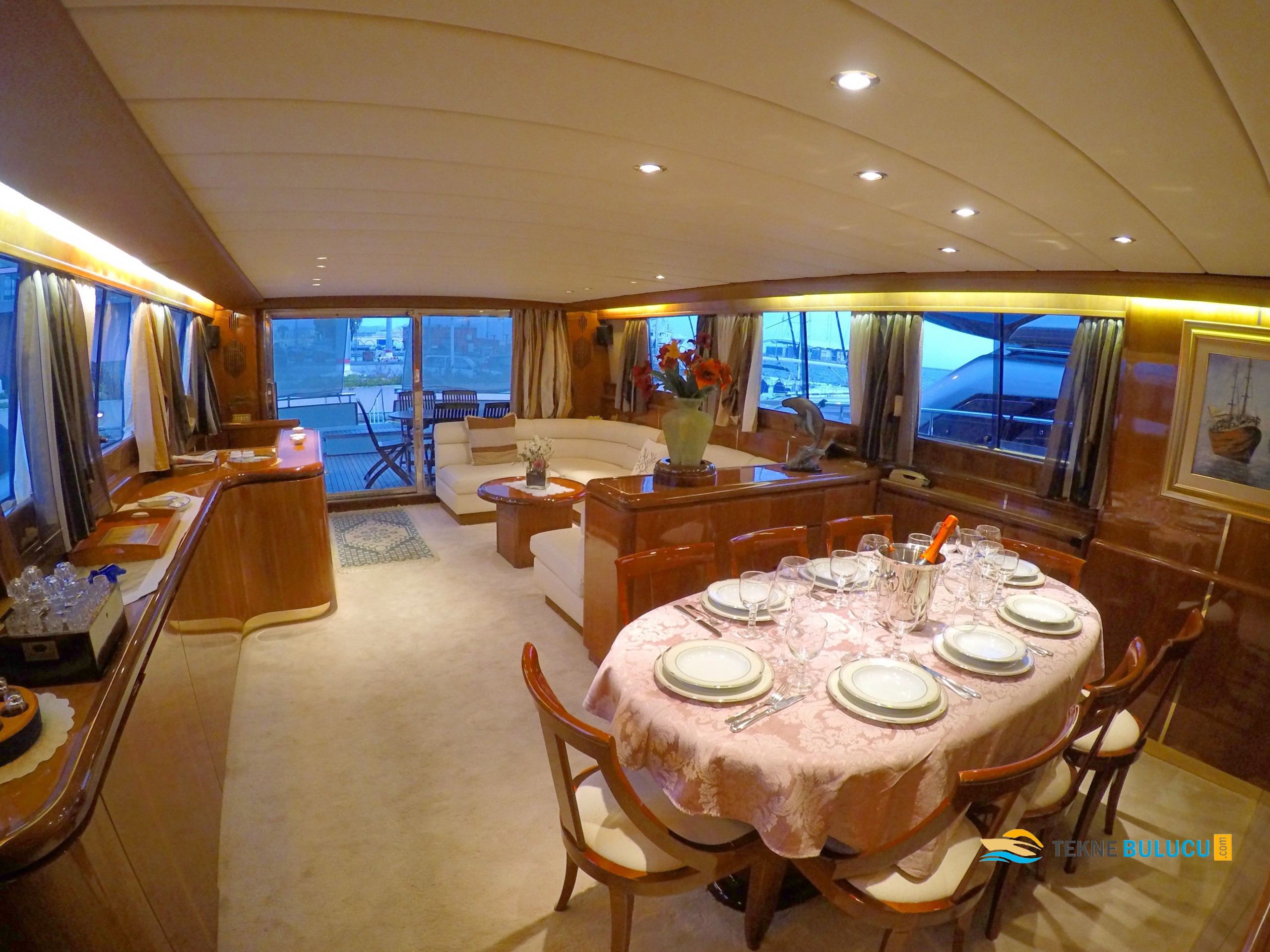 Falcon 76 2012 iç mekan 2