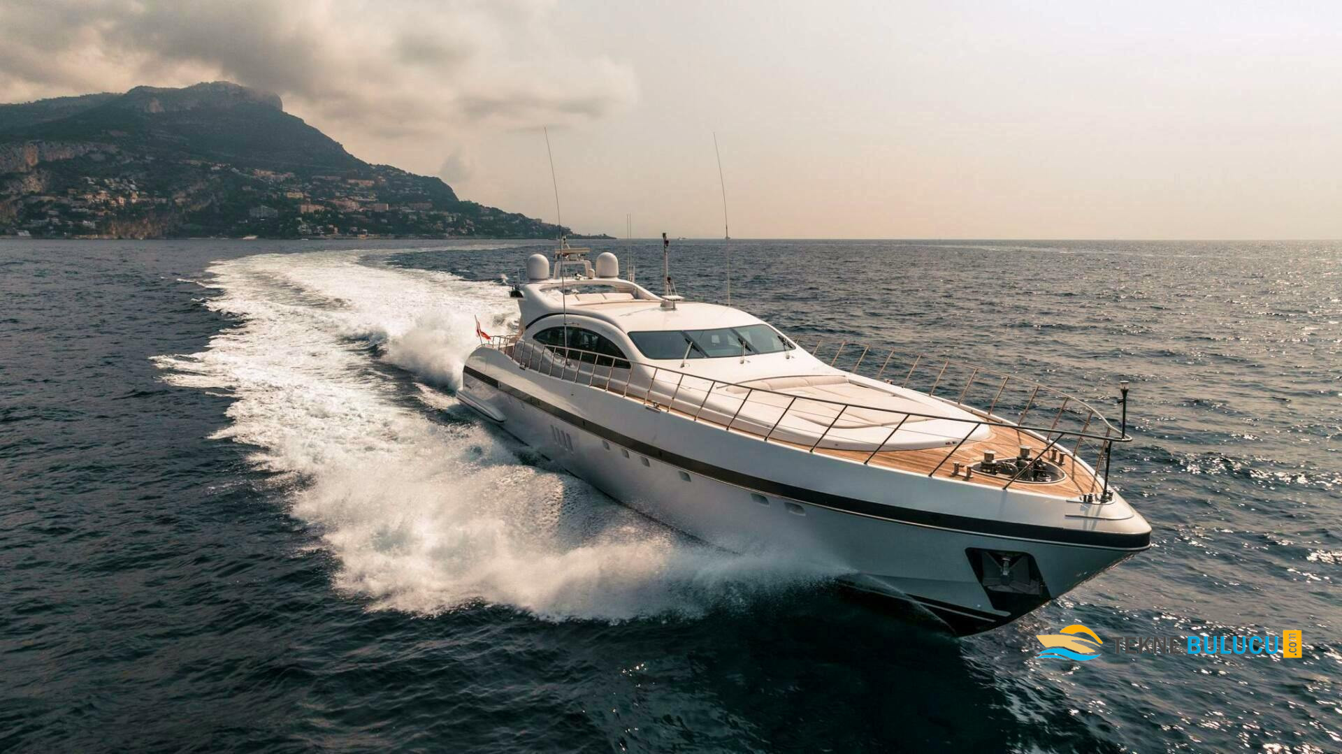 Mangusta 108 2004 iç mekan 2