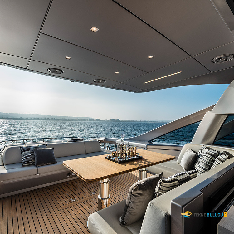 Pershing 7X 2023 iç mekan 2
