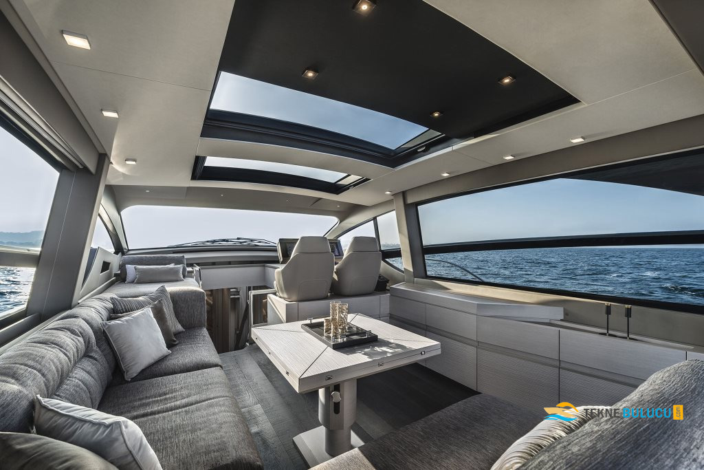 Pershing 7X 2026 iç mekan 2