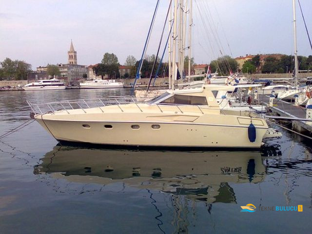 Ferretti Altura 38 1983 iç mekan 2