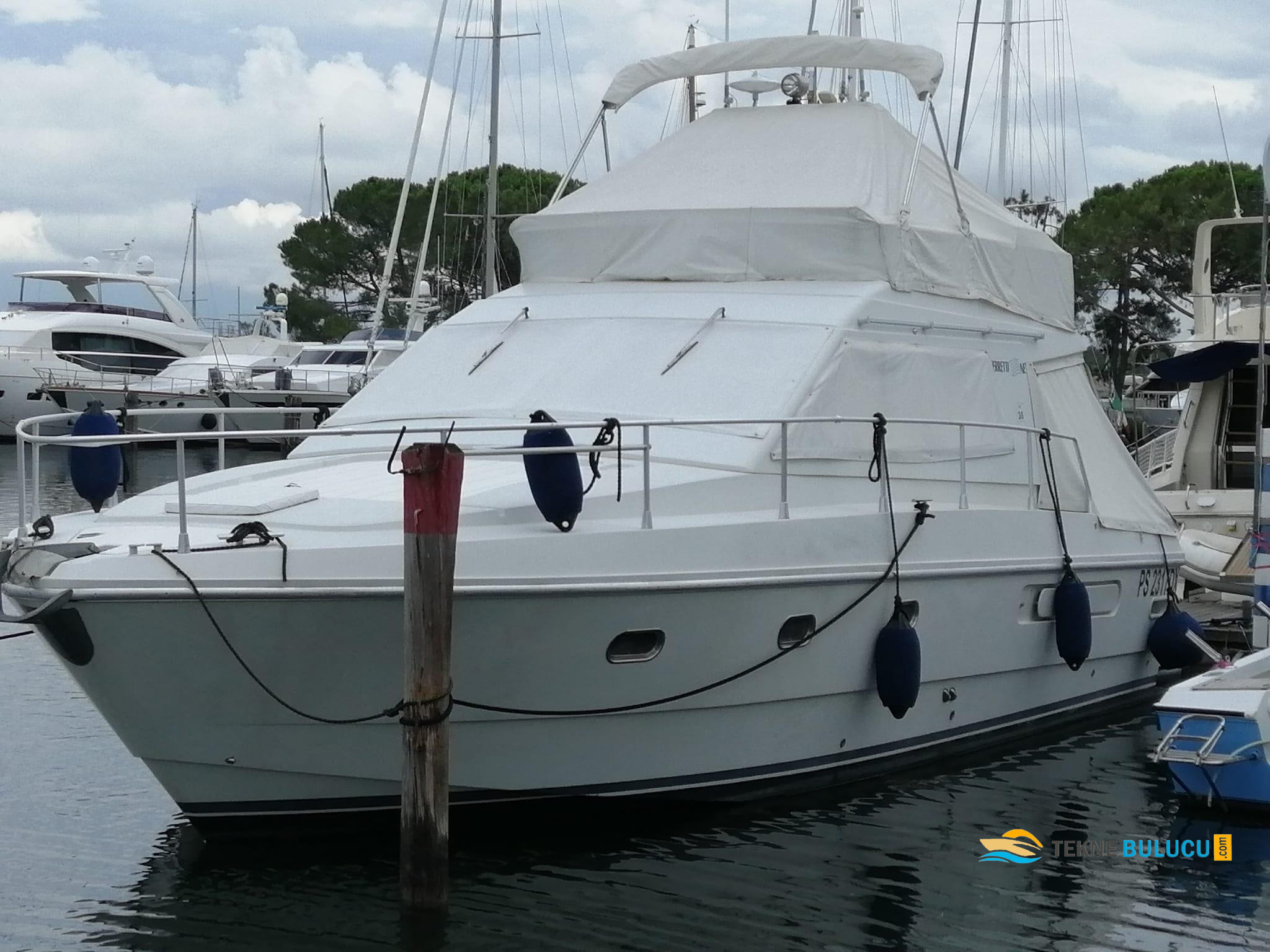 Ferretti 36 Fly 1987 iç mekan 2