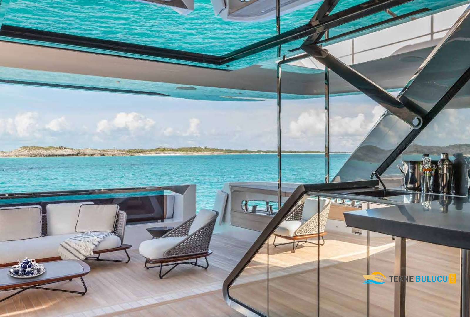 Ferretti 120 1995 iç mekan 2