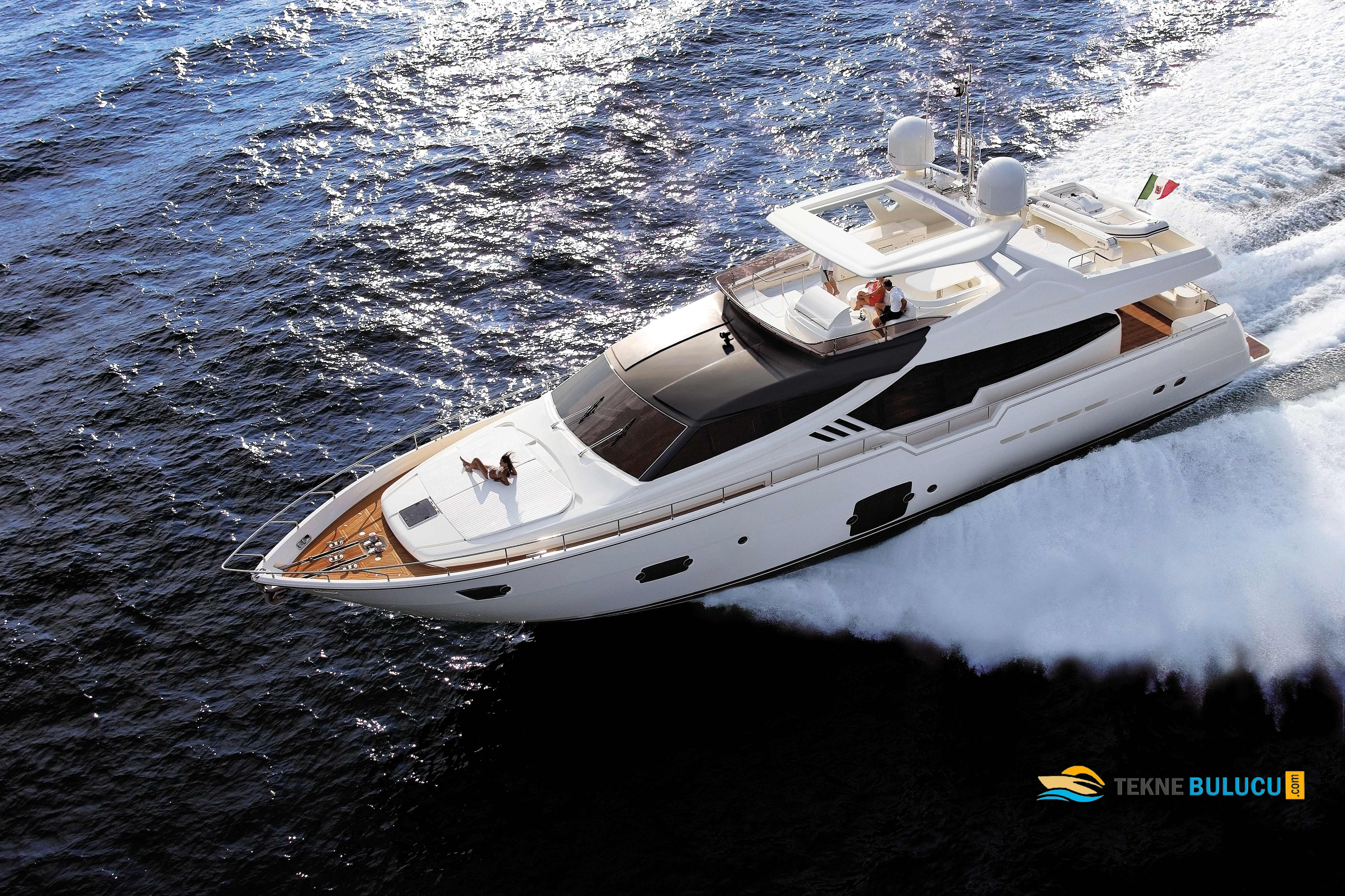 Ferretti 870 2015 iç mekan 3