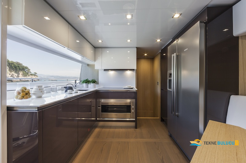 Ferretti 960 2013 iç mekan 3