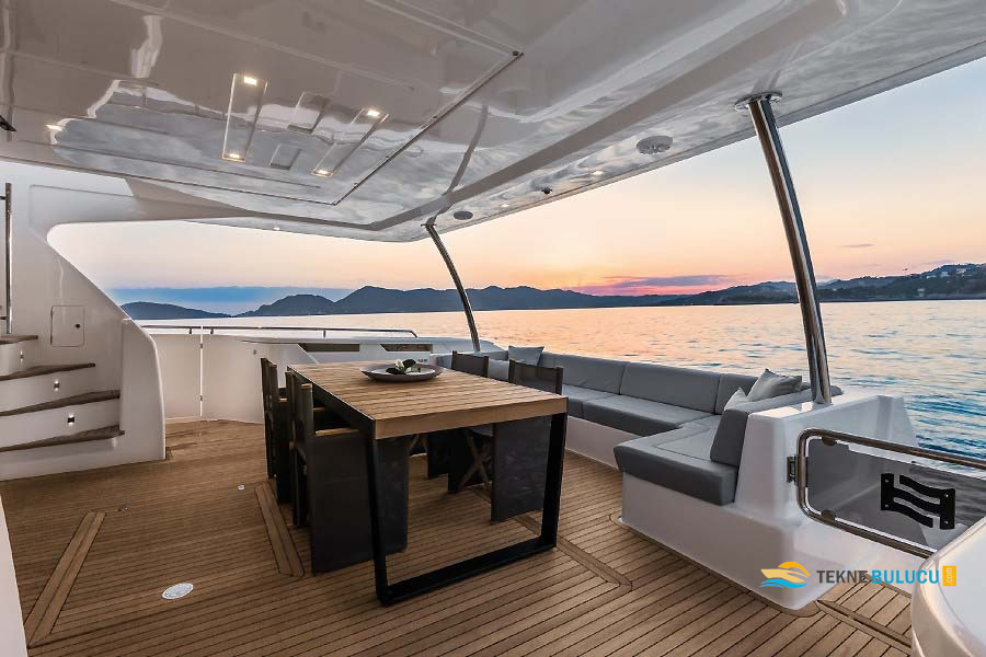 Ferretti 960 2021 iç mekan 3