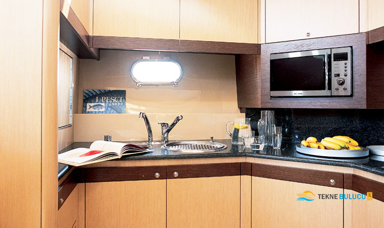 Ferretti 550 2022 iç mekan 3