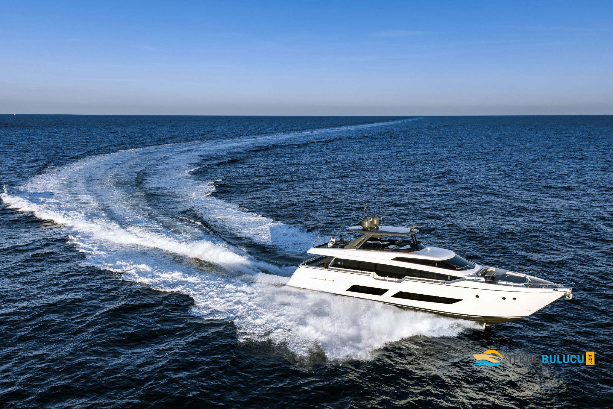 Ferretti 850 2018 iç mekan 3