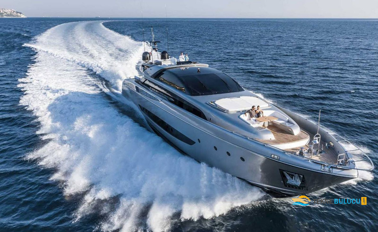 Riva Mythos 122 2014 iç mekan 3