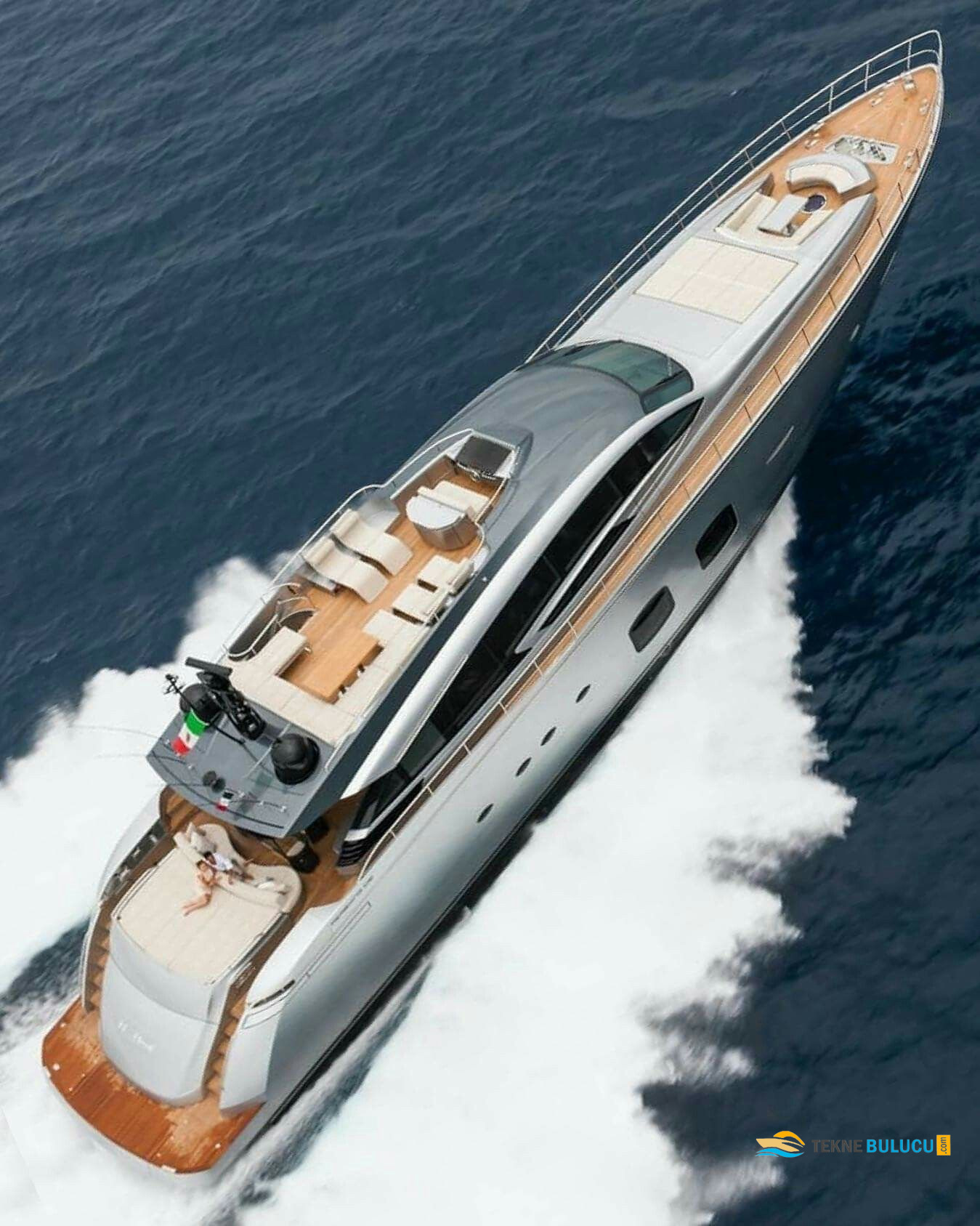 Riva Mythos 122 2016 iç mekan 3