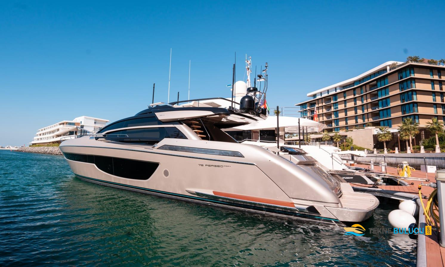 Riva 76 Perseo 2024 iç mekan 3