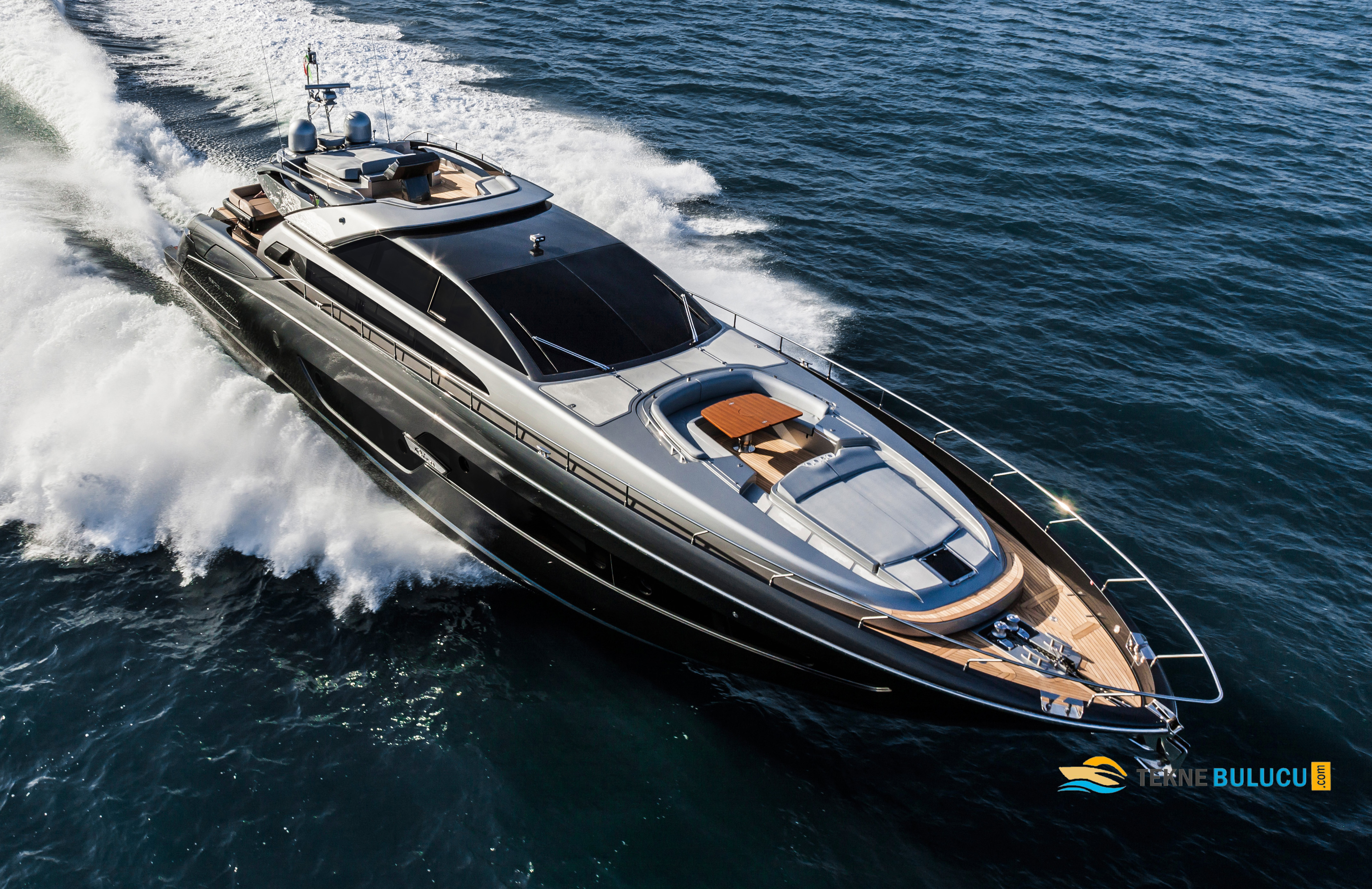 Riva 88 Domino Super 2016 iç mekan 2