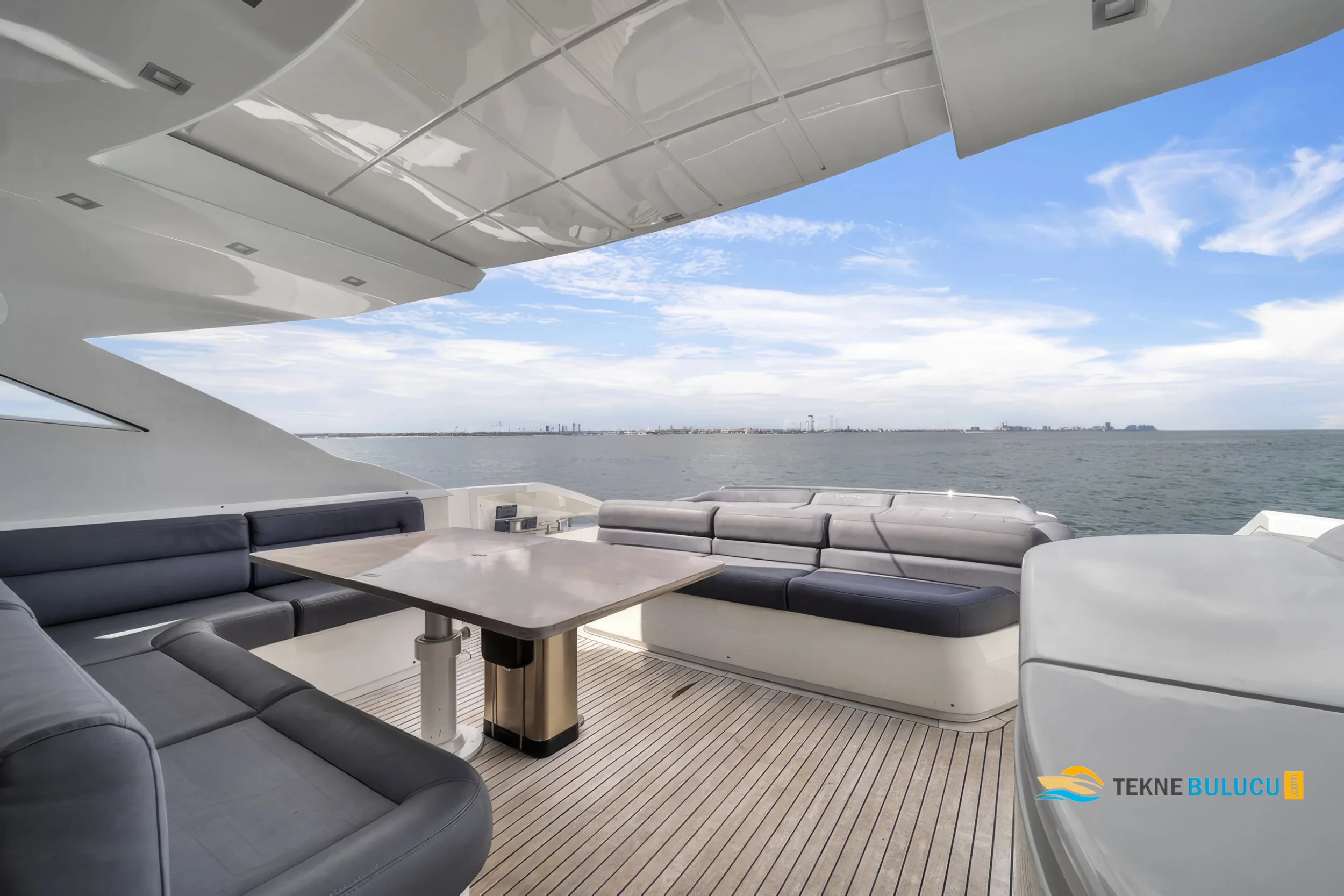Pershing 72 2011 iç mekan 3