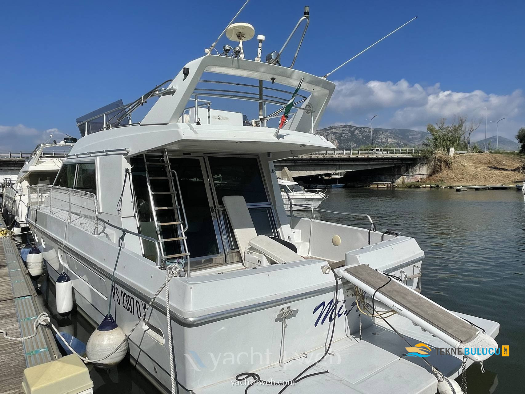 Ferretti 39 Fly 1990 iç mekan 3