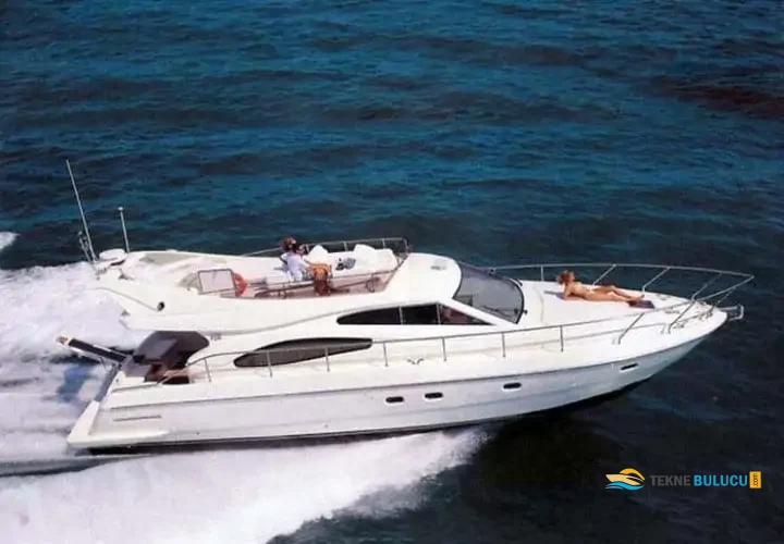 Ferretti 48 High Performance 1992 iç mekan 3