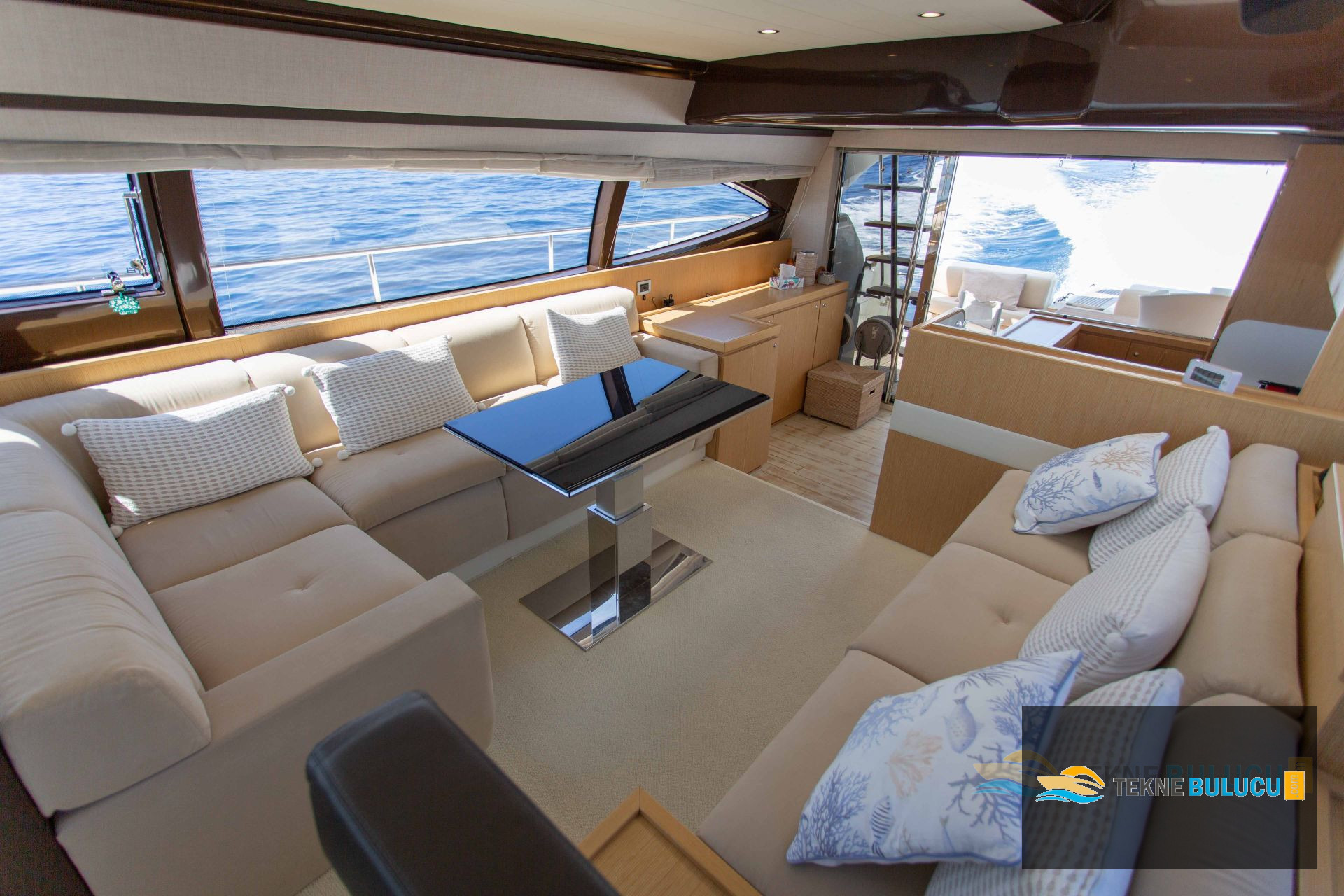 Ferretti 560 / 570 2010 iç mekan 3