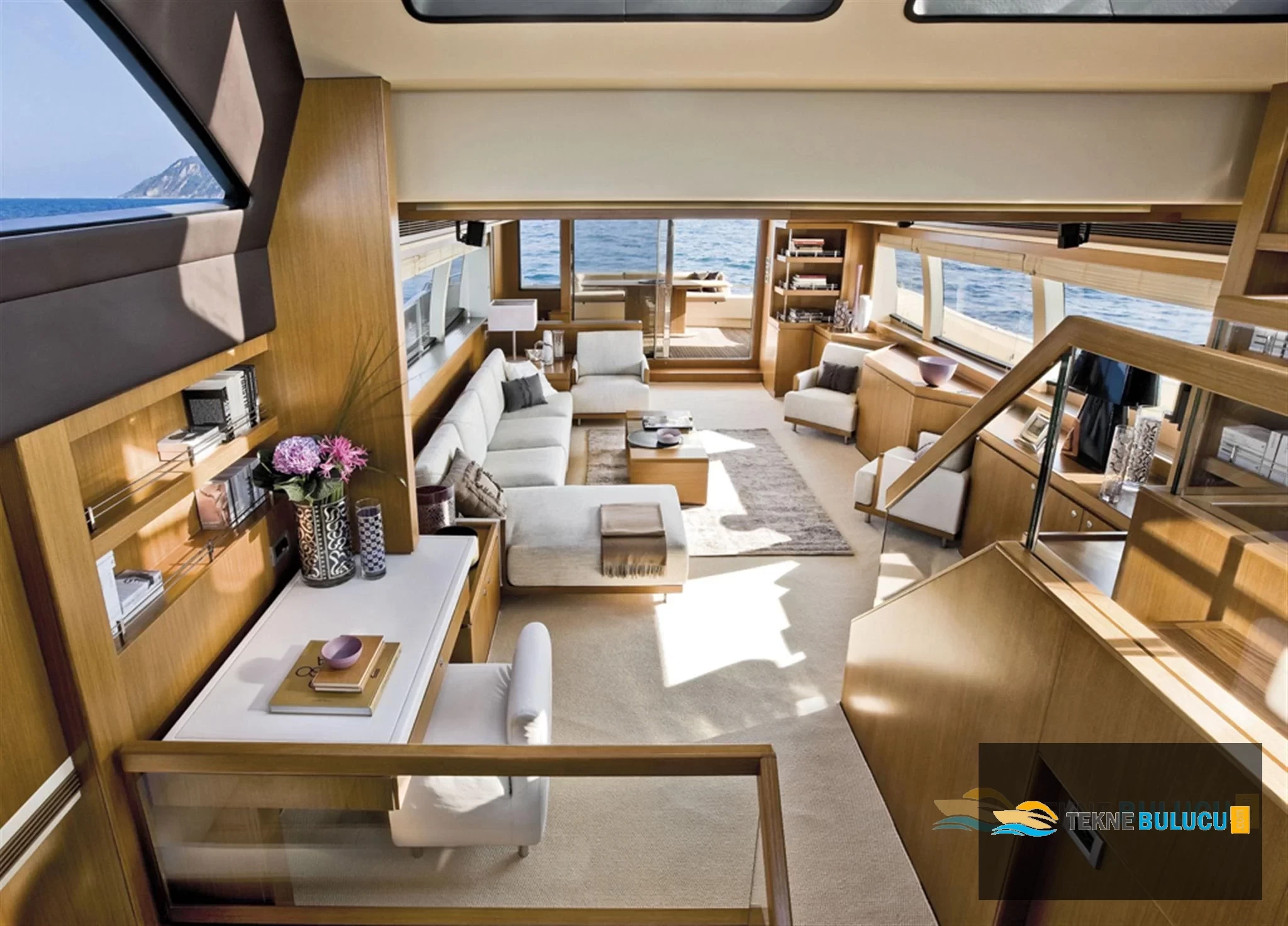 Ferretti Altura 840 2012 iç mekan 2