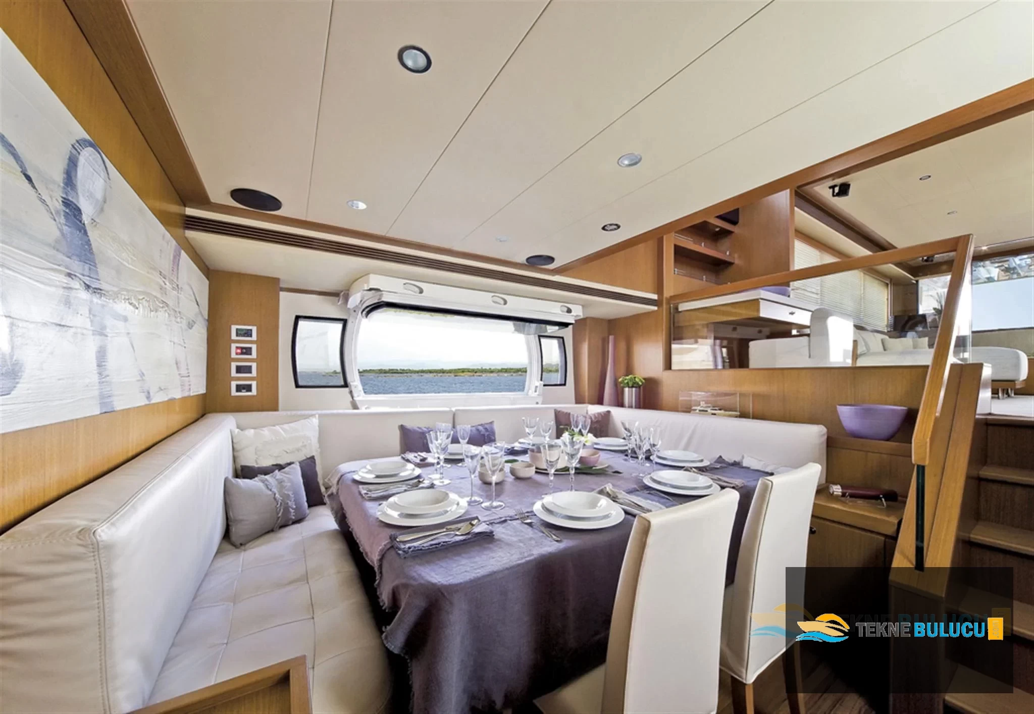 Ferretti Altura 840 2012 iç mekan 3
