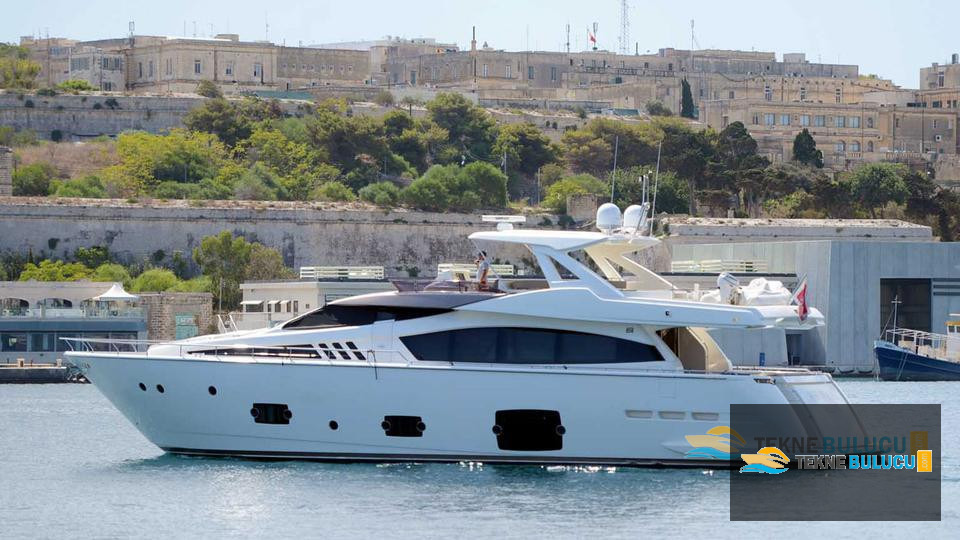 Ferretti 800 2011 iç mekan 1