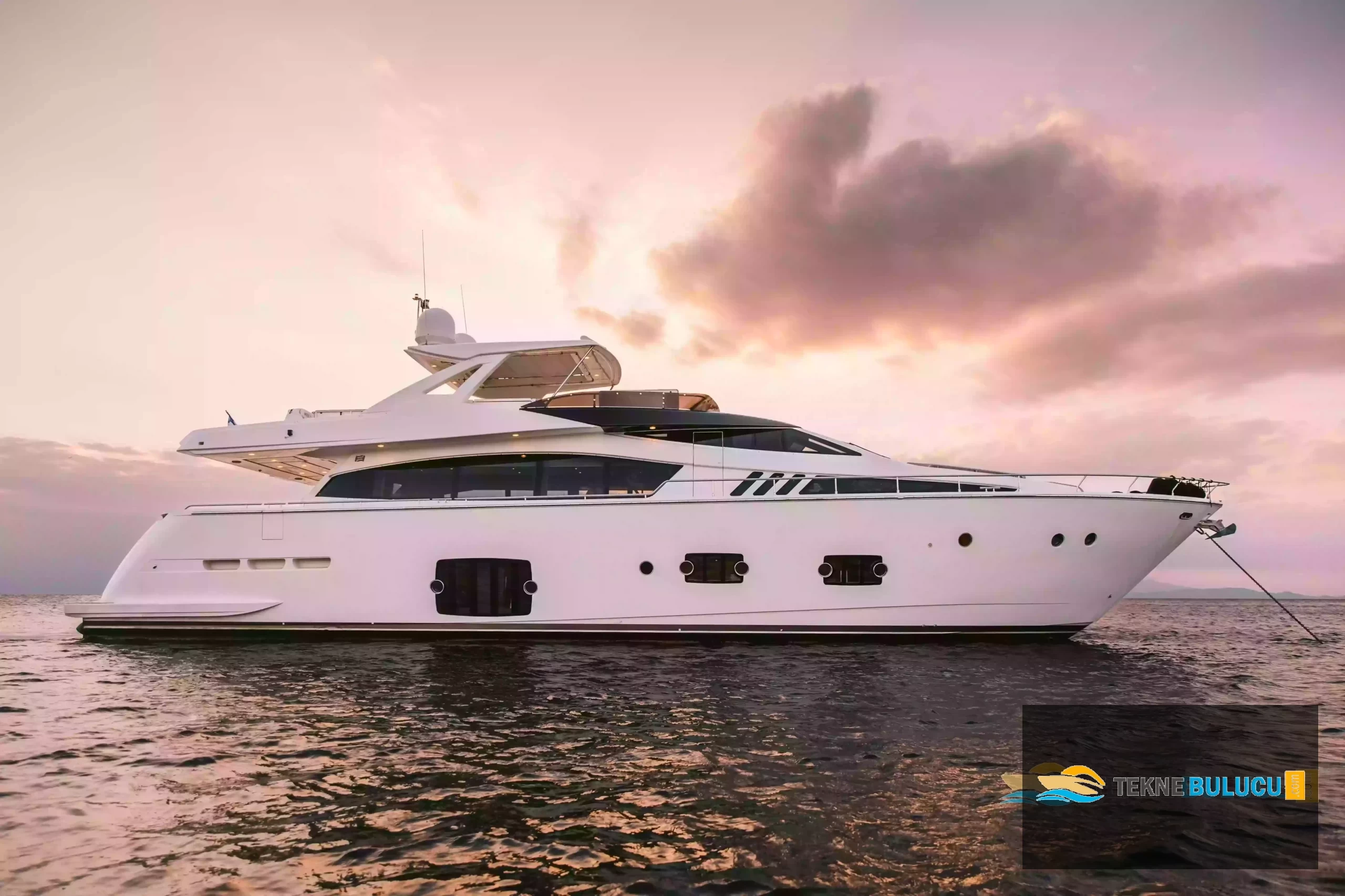 Ferretti 800 2014 iç mekan 3