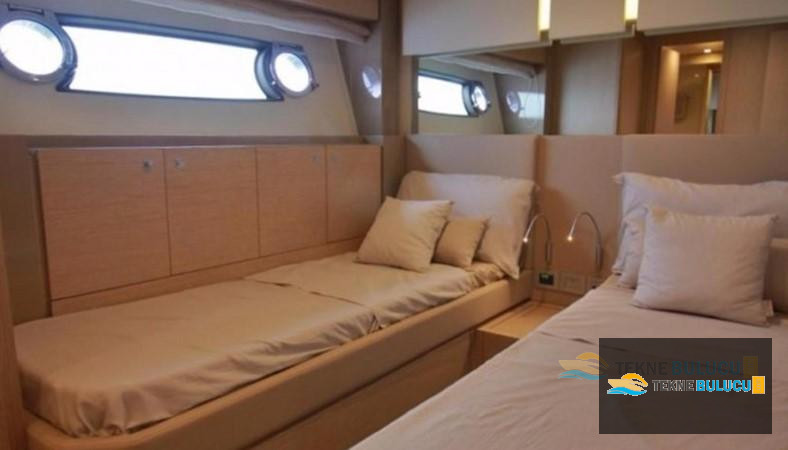 Ferretti 720 2012 iç mekan 2