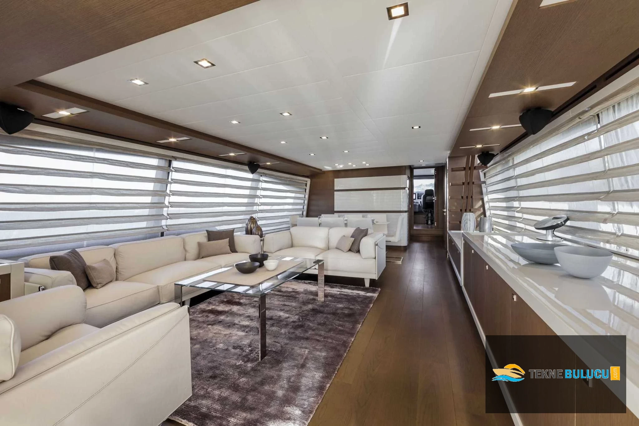 Ferretti 870 2016 iç mekan 2